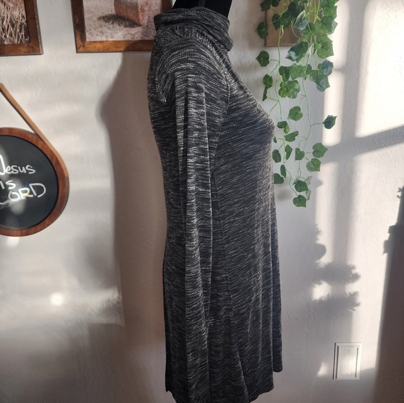 We The Free Heather Black Split Back Tunic Size Small - Picture 8 of 10